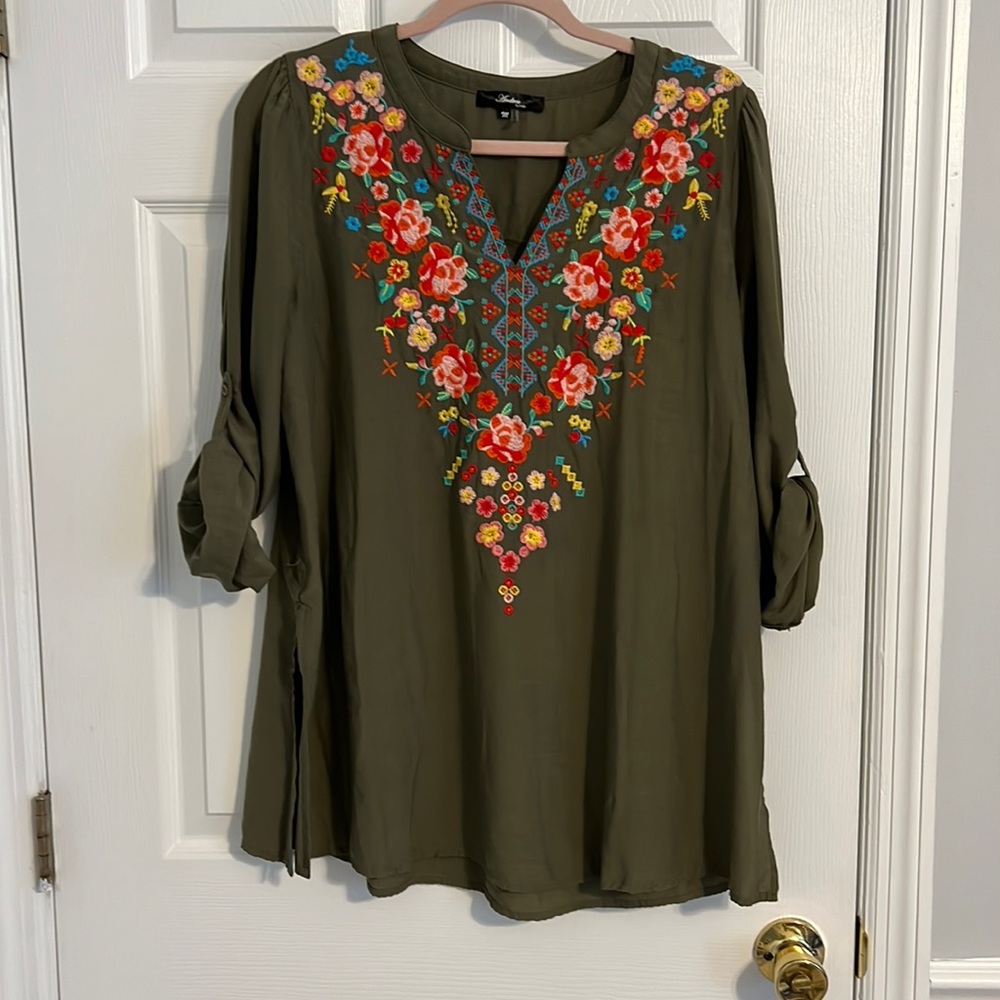 Beautiful Floral M Tunic